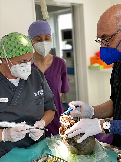 Surgery in the dental office Schumann & Rolfsen